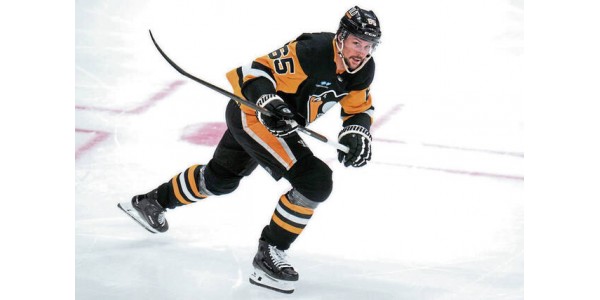Síla Erika Karlssona po příchodu do Pittsburghu Penguins poklesla Síla Erika Karlssona po příchodu do Pittsburghu Penguins poklesla